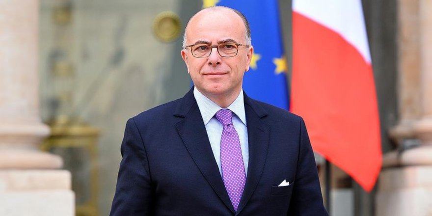 Fransa'nın yeni Başbakanı Cazeneuve görevine başladı