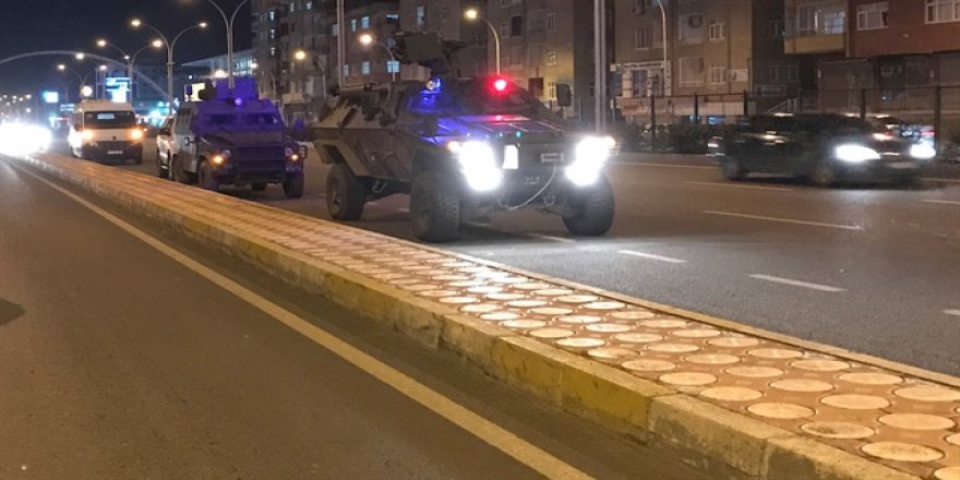 AK Parti İl Başkanlığı önündeki polise EYP'li saldırı!