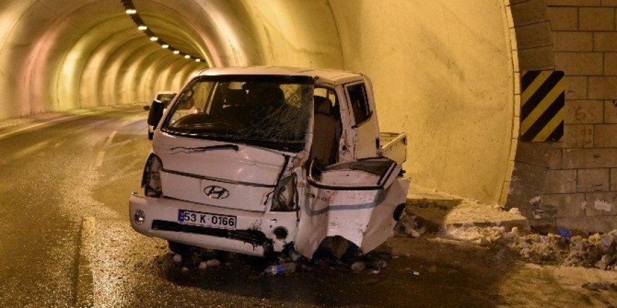 Gizli buzlanma kazaya sebep oldu: 2 yaralı