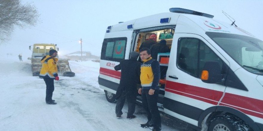 Yolu kapanan köyde hamile kadın için ekipler seferber oldu