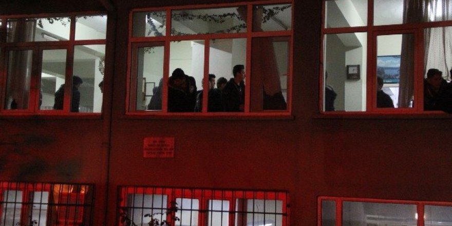 Bolu’da öğrenci yurdunda korkutan yangın