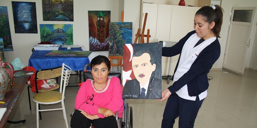 Ağzıyla yaptığı portreyi, Erdoğan’a hediye etmek istiyor