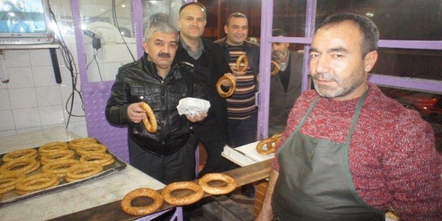 Öğrenciler simidi zamsız yiyecek