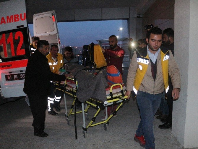 Niğde’de havuz inşaatı çöktü: 3 yaralı
