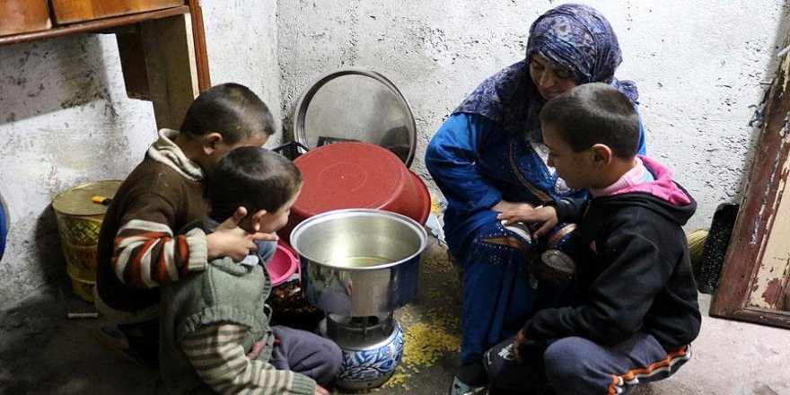 Suriyeli ailenin kış şartlarında yaşam mücadelesi
