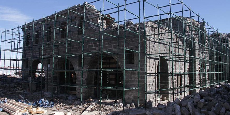 Teröristlerin tahrip ettiği kiliseler restore ediliyor