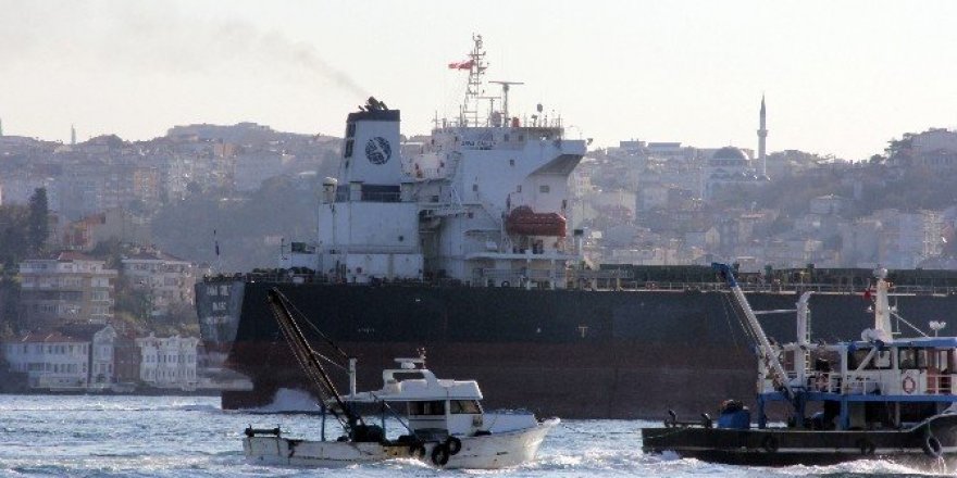 İstanbul Boğazı’nda faciadan dönüldü