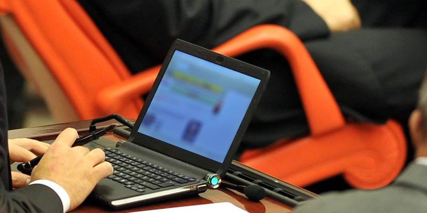 Milletvekillerine dizüstü bilgisayar dağıtıldı