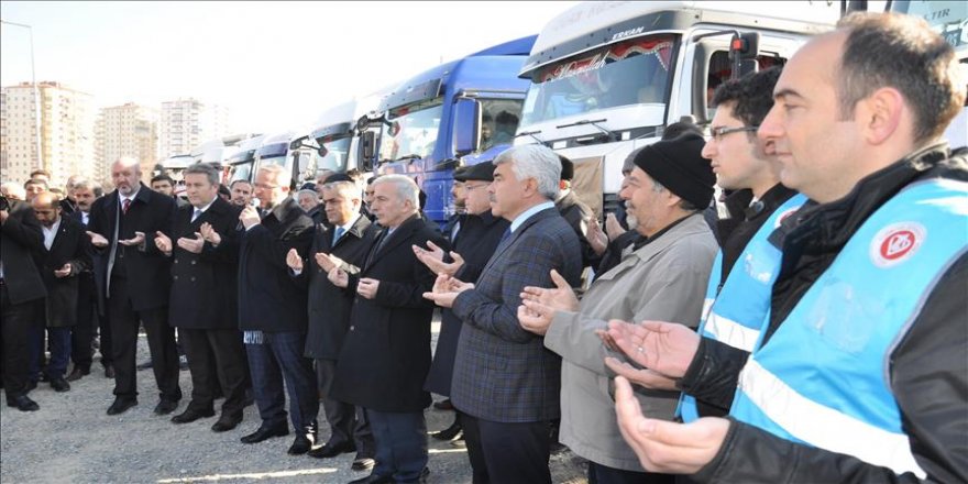 Halep'e giden yardım tırları dualarla uğurlandı