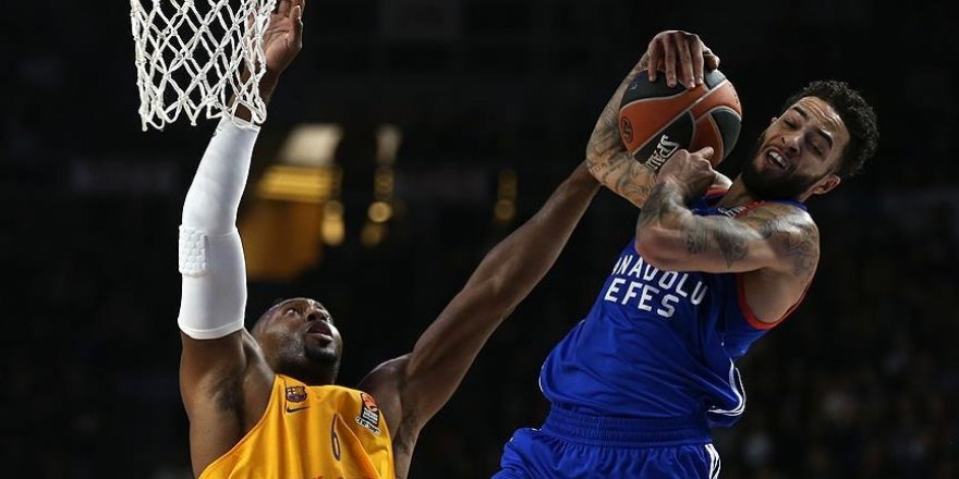 Anadolu Efes sahasında üst üste 3. galibiyetini kazandı