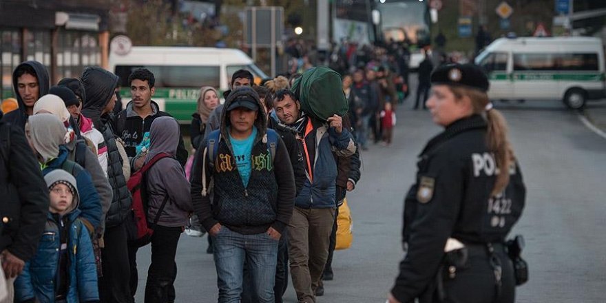 İngiltere, Fransa'daki refakatsiz çocuk sığınmacılara kapılarını açtı