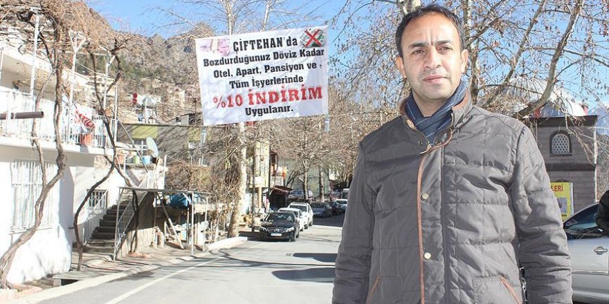 Turizm köyü Türk lirasına sahip çıkıyor