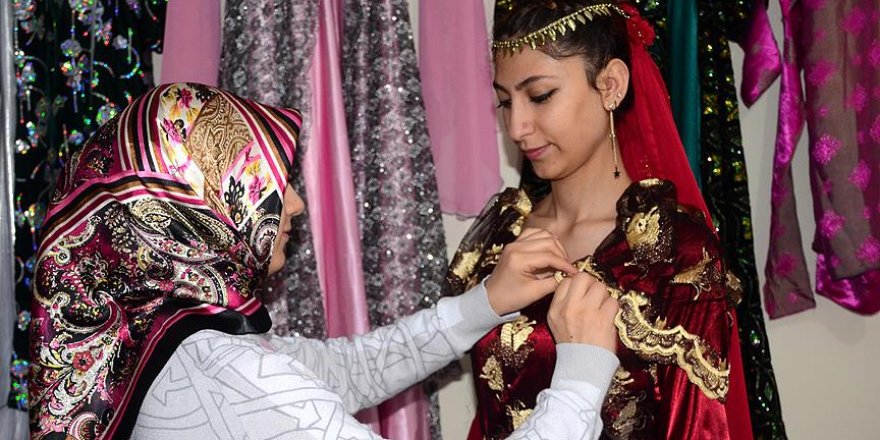 Bitlisli kadınlar Kösem Sultan'ın elbiselerini dikti