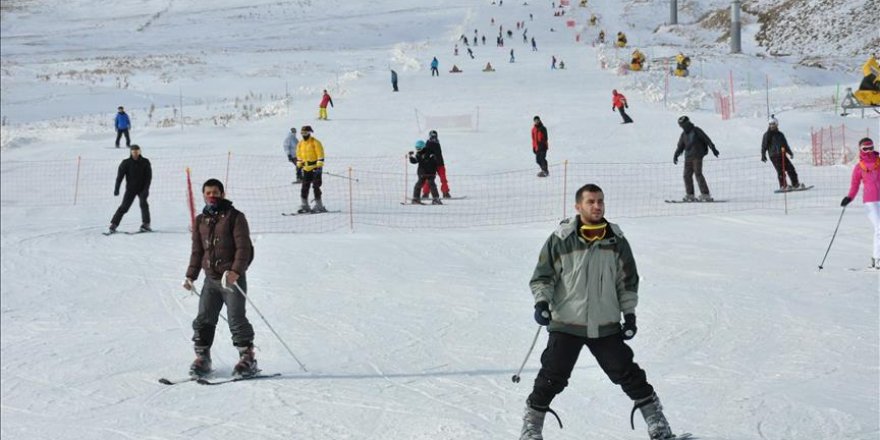 Erciyes'te kayak sezonu açıldı