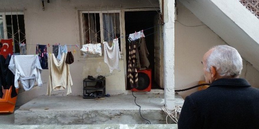 Sobadan çıkan alev evi yaktı