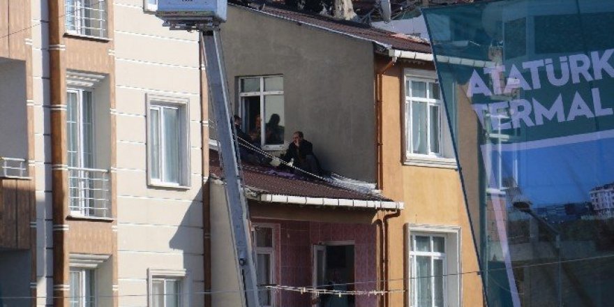 Cumhurbaşkanı Erdoğan’ı görebilmek için çatılara çıktılar