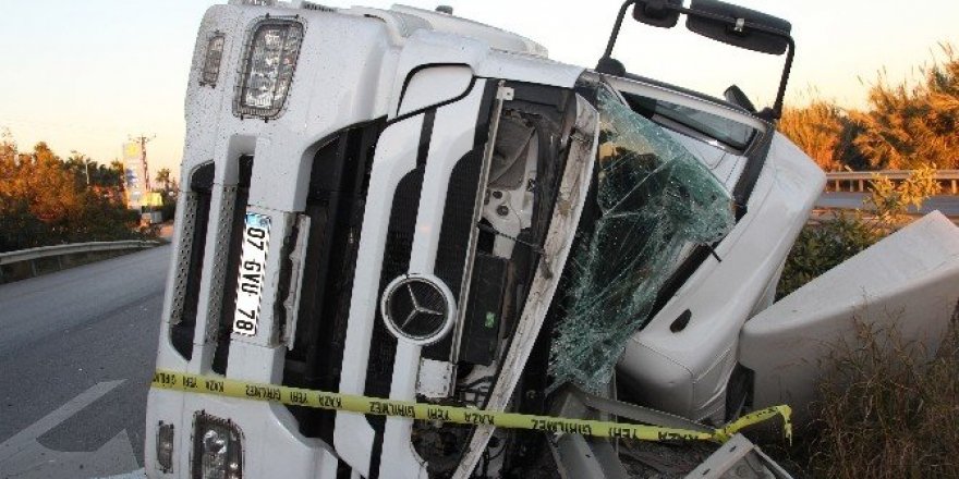 Beton mikseri refüje çıktı: 1 ölü