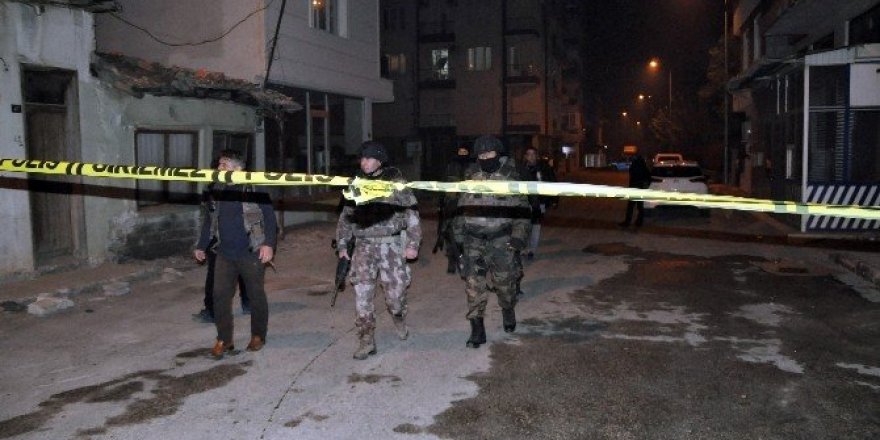 Rastgele ateş açan şahıs, mahalleyi sokağa döktü