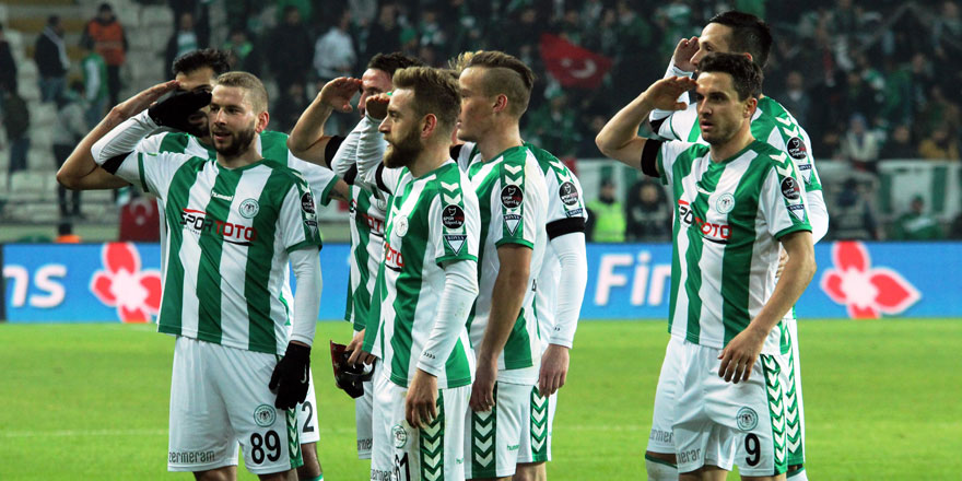 Konyasporlu futbolculardan gol sonrası asker selamı