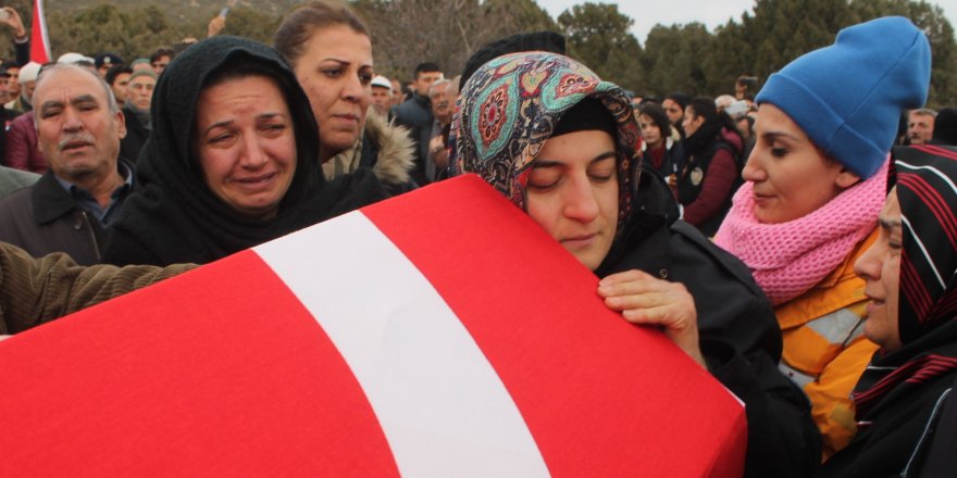Şehit polisin annesi: “Baba, yavrunun yavrusu gitti”