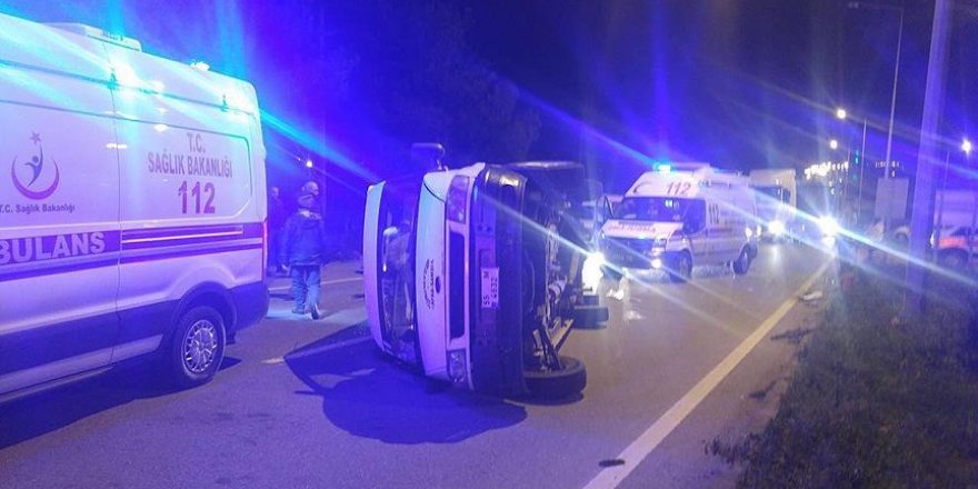 Samsun'da iki minibüs çarpıştı: 10 yaralı