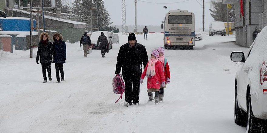 Karlıova'da eğitime kar engelli
