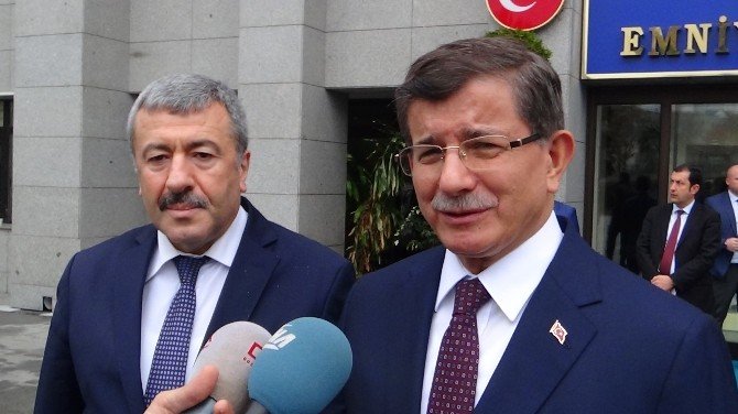 Ahmet Davutoğlu’ndan İstanbul Emniyet Müdürlüğü’ne taziye ziyareti