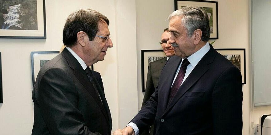 Akıncı ile Anastasiadis ara bölgede bir araya geldi