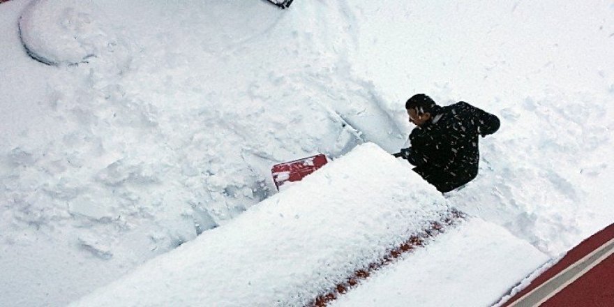Tatvan’da okullar bir gün tatil edildi