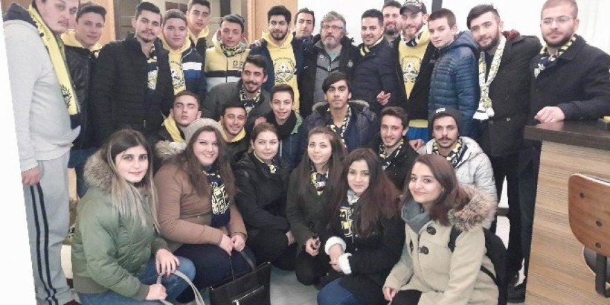 Fenerbahçeli taraftarlardan Osmanlıspor’a sürpriz ziyaret