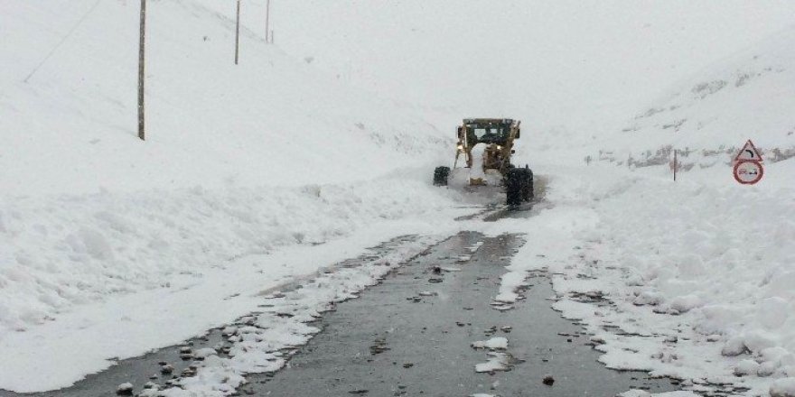 Van’da 64 mahalle yolu kapalı