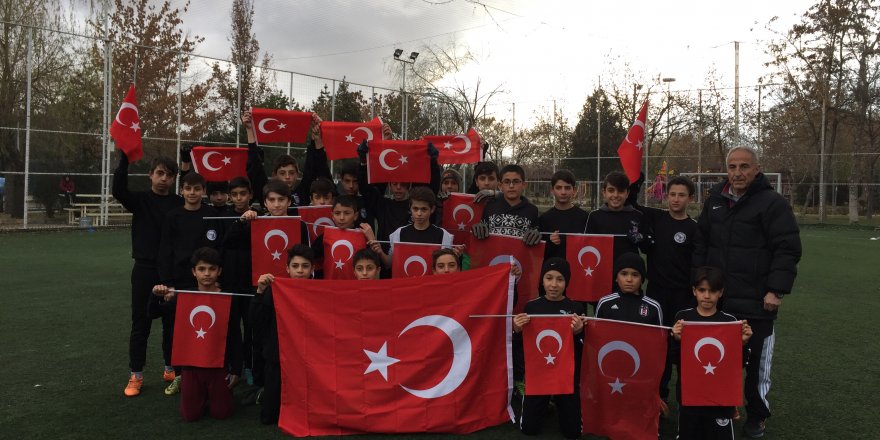 Kendileri küçük, yürekli büyük