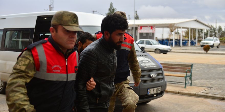 TSK: 16 DEAŞ'lı terörist Akçakale'de yakalandı