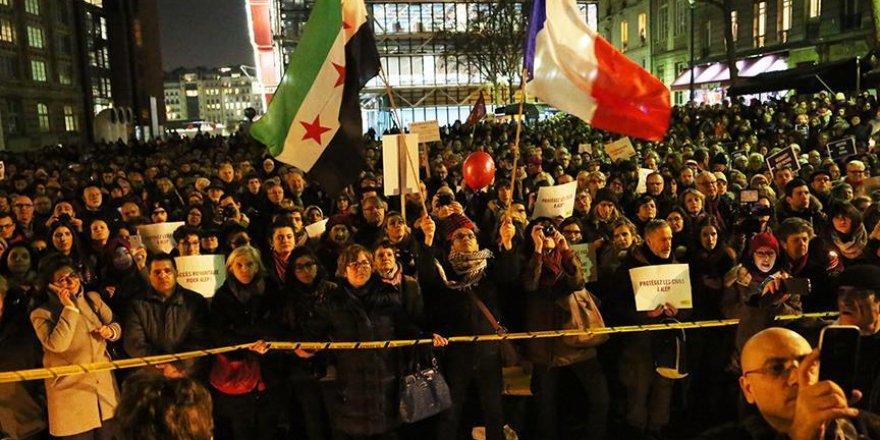 Paris'te Halep'e destek gösterisi