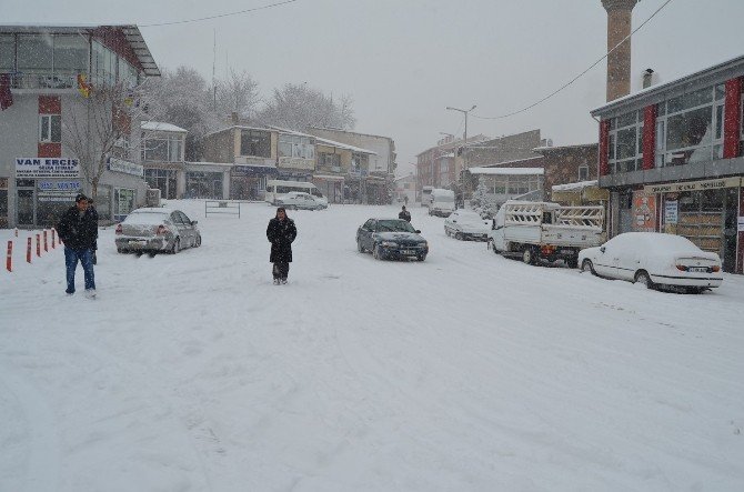 Adilcevaz’da okullar tatil edildi