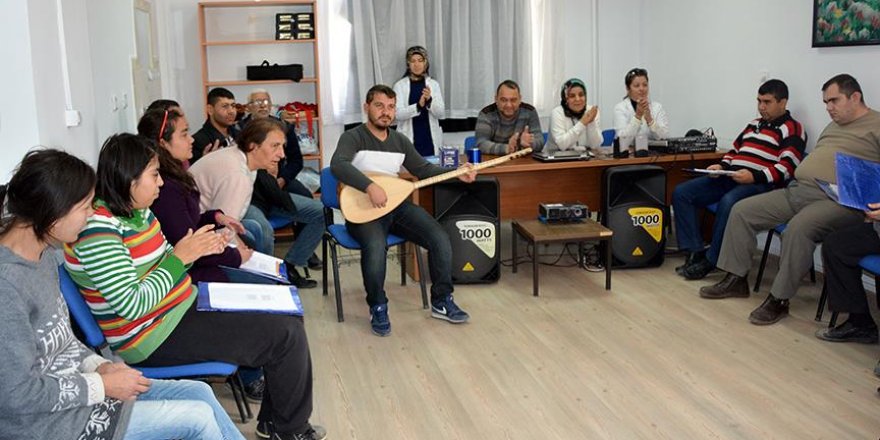 Şizofreni hastaları sanatla kendilerini keşfediyor