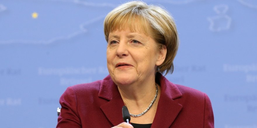 Merkel'den Türkiye'ye övgü