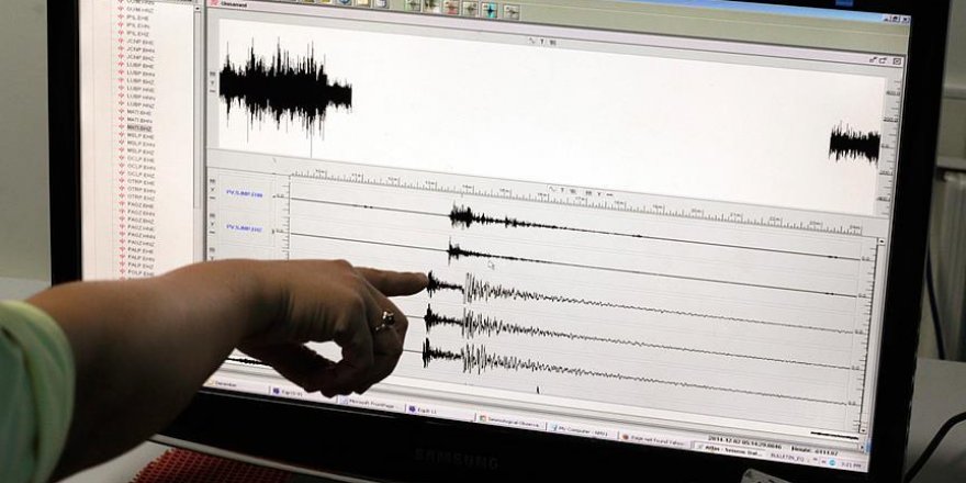Papua Yeni Gine'de 7,9 büyüklüğünde deprem
