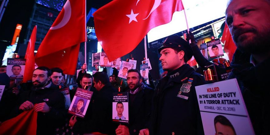 New York Polisi Times Meydanı'nda İstanbul saldırısı şehitlerini andı