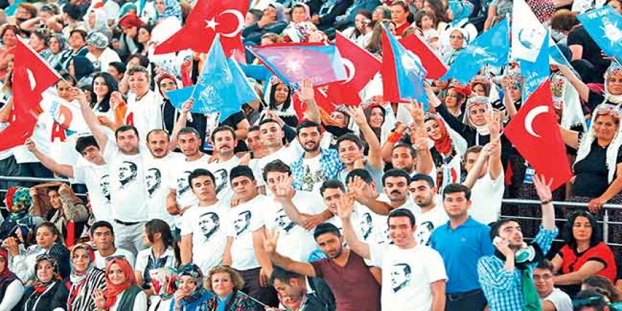 AK Parti anayasa için sahaya iniyor!