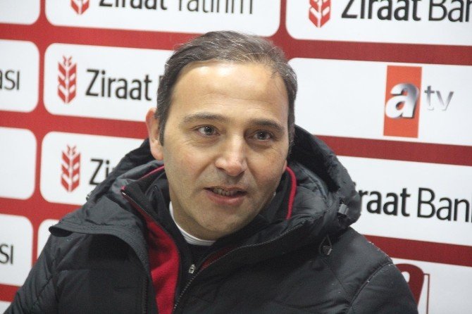 Fuat Çapa: "Bu sahada futboldan konuşmak yanlış olur"