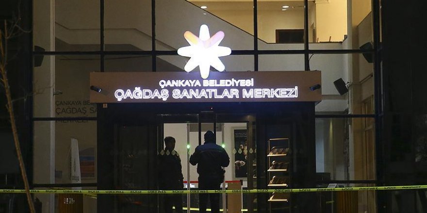 Rus heyet Çağdaş Sanatlar Merkezi'nden ayrıldı