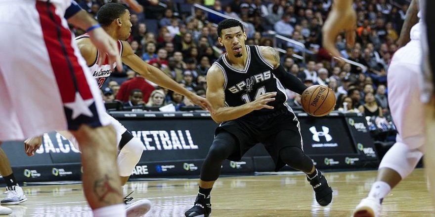 Spurs, Rockets'a 'dur' dedi