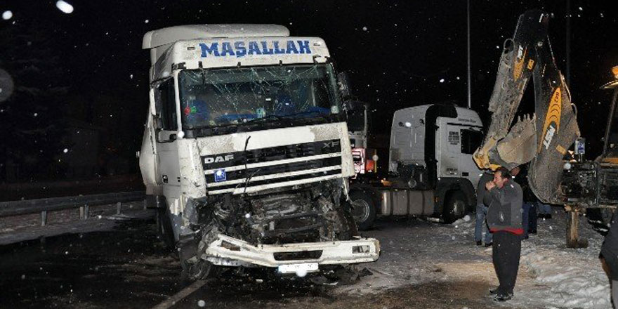 Konya'da zincirleme kaza: 9 araç birbirine girdi