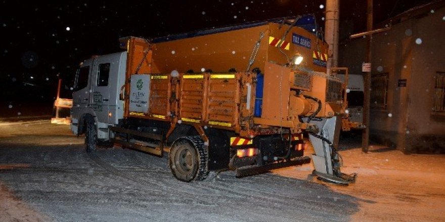 Meram Belediyesi gece kar alarmında