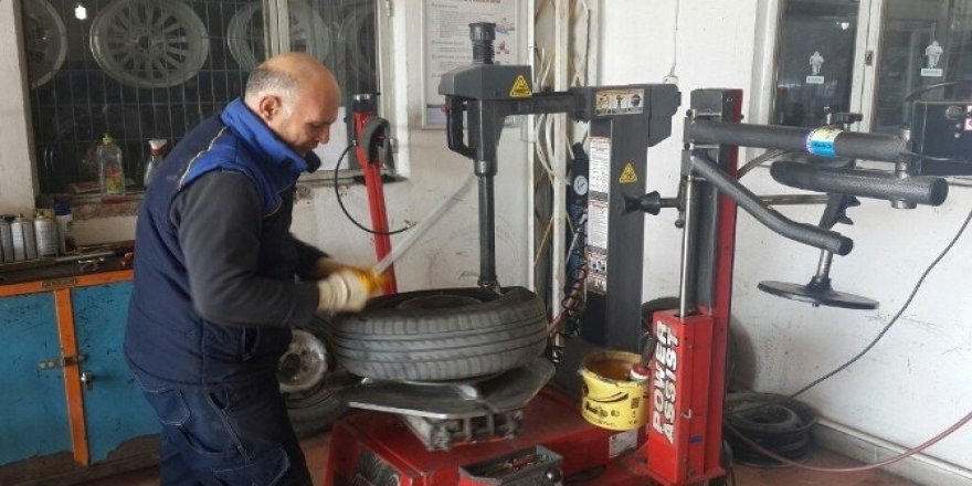 İş yoğunluğu artan lastikçiler randevu sistemi ile çalışmaya başladı