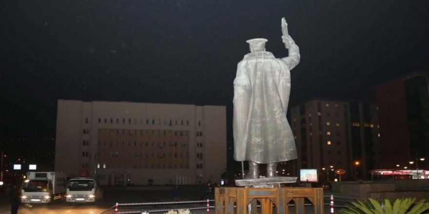 Provokasyon tutmadı! Atatürk heykelinin kaldırılması yalan çıktı