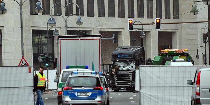 "Berlin saldırısı zanlısı İtalya'da öldürüldü"