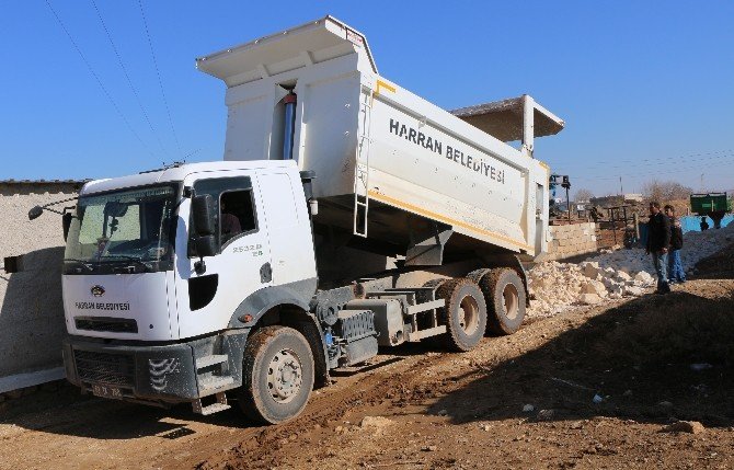 Harran Belediyesi yağmur çamur dinlemiyor