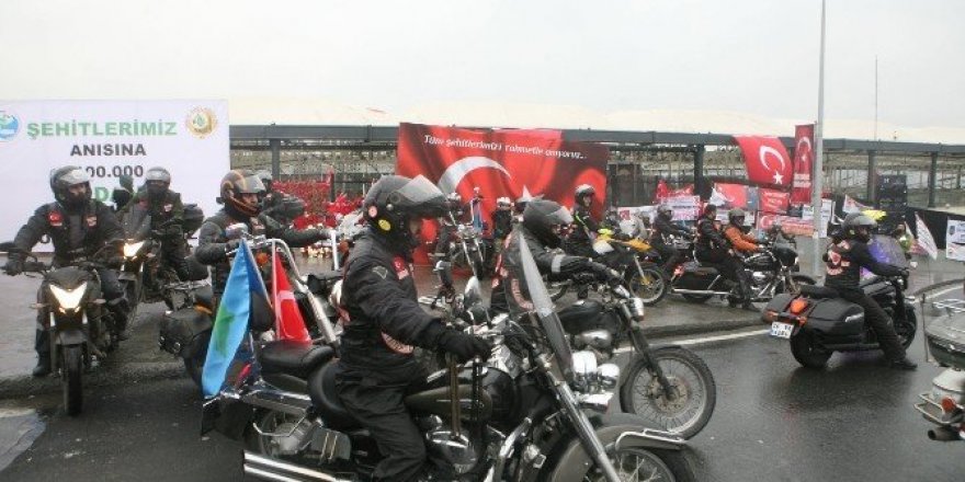 Motosiklet tutkunları Şehitler Tepesi’nde terörü protesto etti